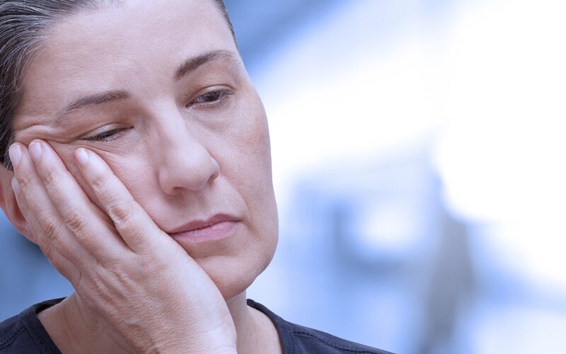 elderly woman dealing with daytime fatigue